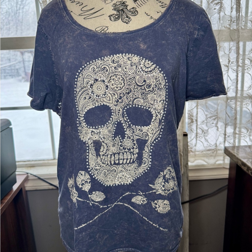 Lane Bryant Blue and White Graphic T-Shirt with Relaxed Fit and Short Sleeves